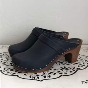 Sangrens Maya Navy Clog w/ High Heel, Dark base